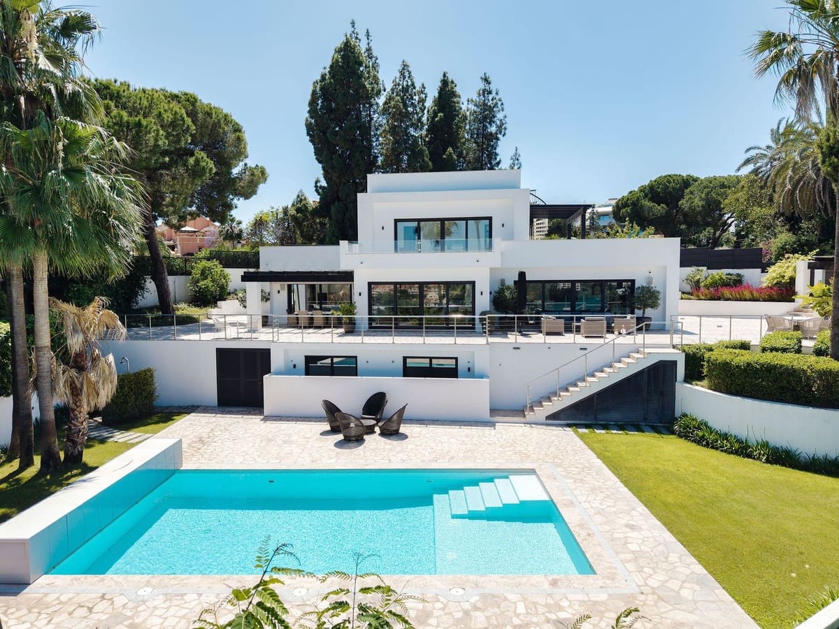 4 soveværelse Villa til salg i Nueva Andalucia med swimmingpool - € 2.990.000 (Ref: 9861995)