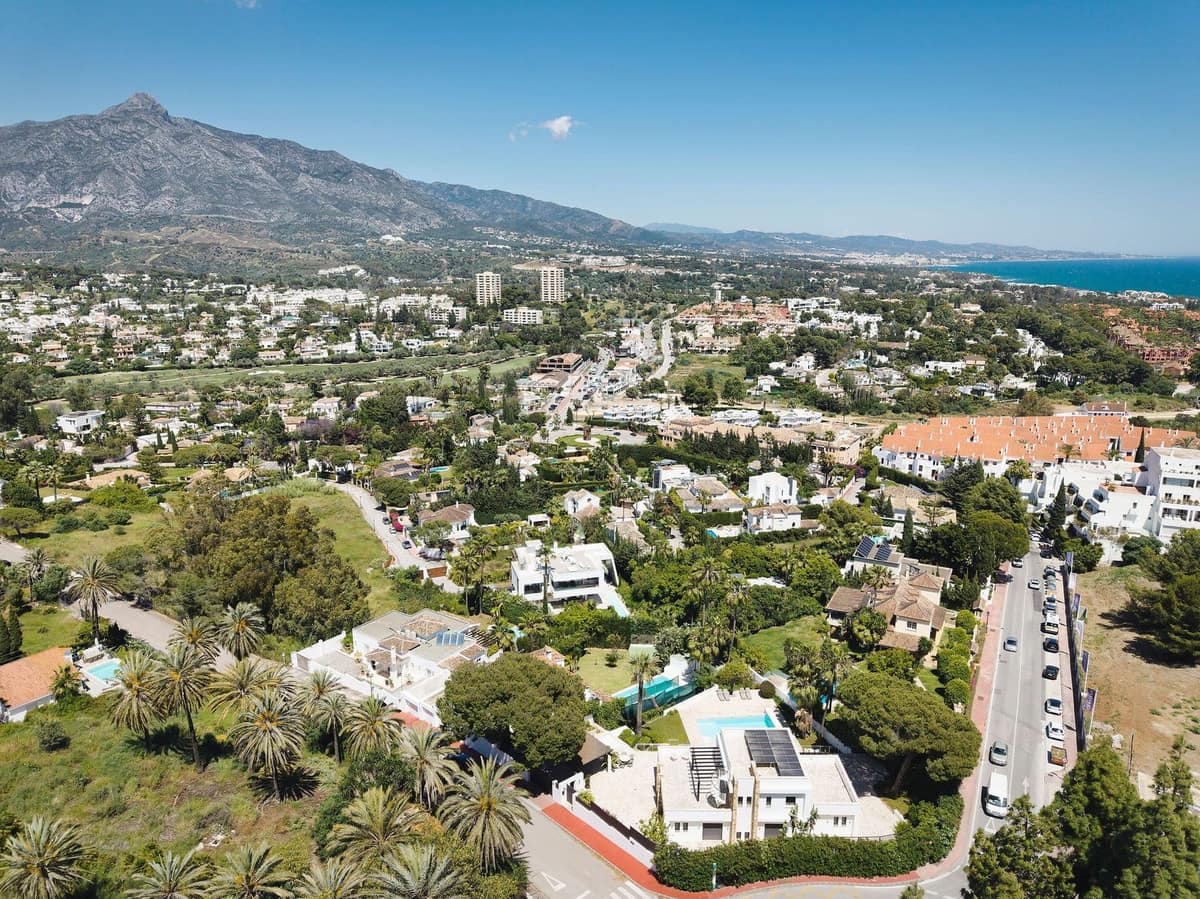 4 soveværelse Villa til salg i Nueva Andalucia med swimmingpool - € 2.990.000 (Ref: 9861995)