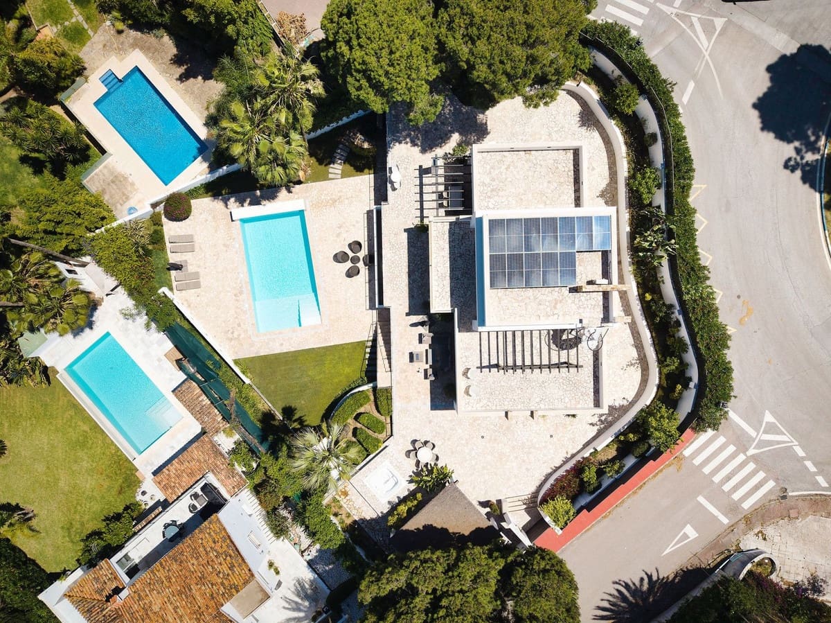4 soveværelse Villa til salg i Nueva Andalucia med swimmingpool - € 2.990.000 (Ref: 9861995)