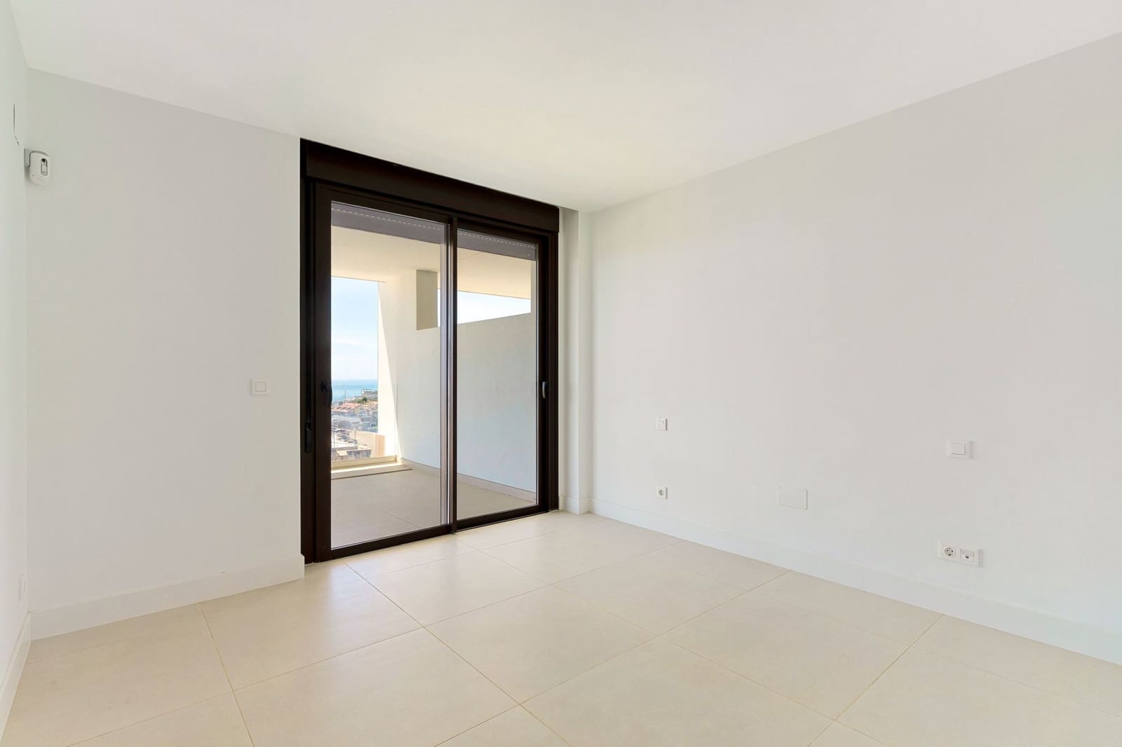 Apartamento de 3 habitaciones en Fuengirola en venta con piscina garaje - 679.000 € (Ref: 9861996)
