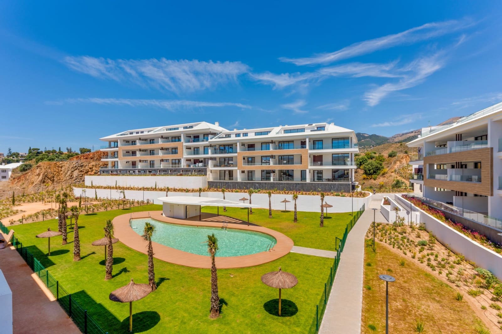 Apartamento de 3 habitaciones en Fuengirola en venta con piscina garaje - 679.000 € (Ref: 9861996)