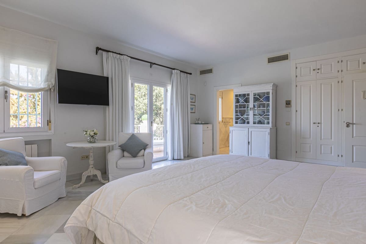 5 quarto Moradia para venda em Elviria com piscina - 2 290 000 € (Ref: 9861998)