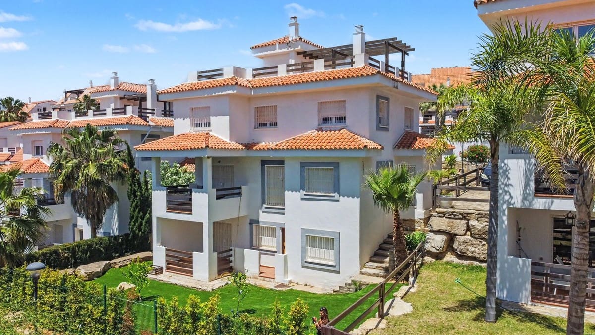 6 sovrum Villa till salu i Manilva med pool - 550 000 € (Ref: 9861999)
