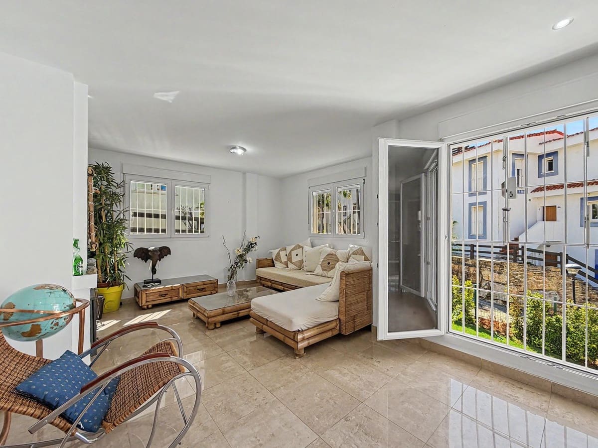 6 sovrum Villa till salu i Manilva med pool - 550 000 € (Ref: 9861999)