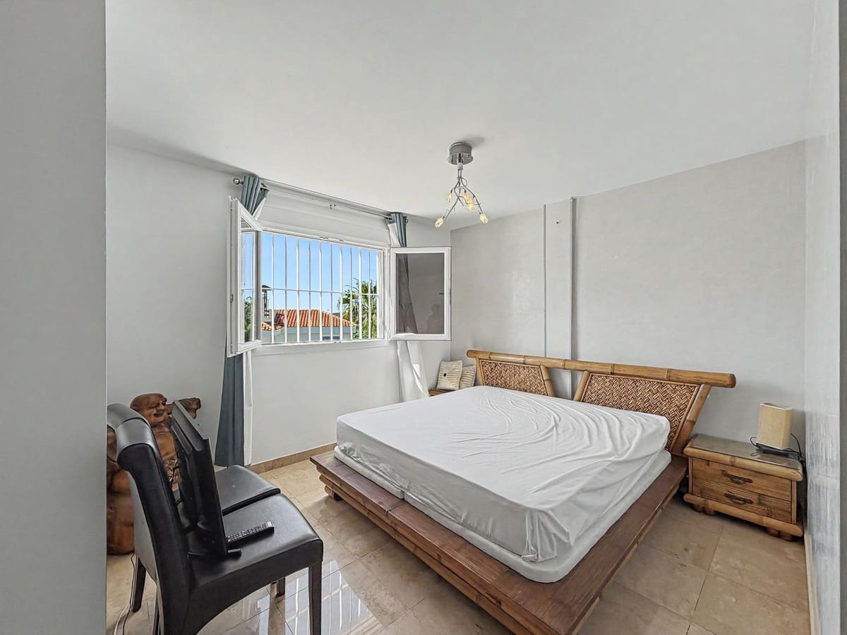 6 sovrum Villa till salu i Manilva med pool - 550 000 € (Ref: 9861999)