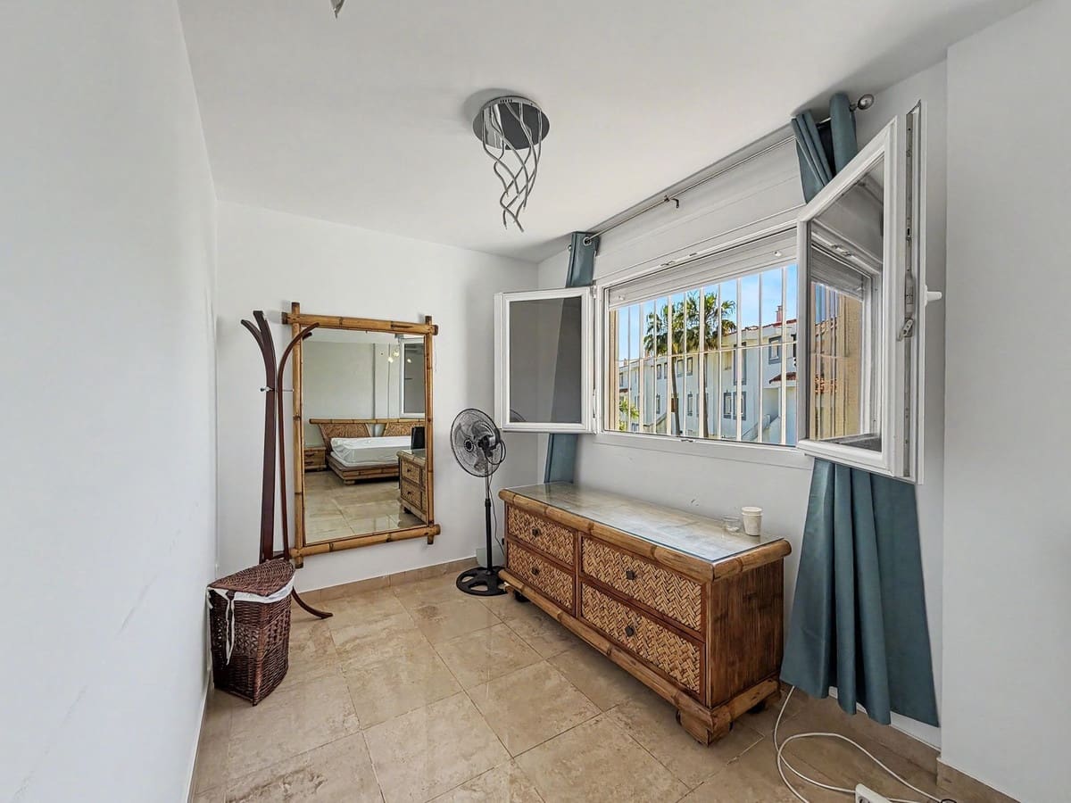 6 sovrum Villa till salu i Manilva med pool - 550 000 € (Ref: 9861999)