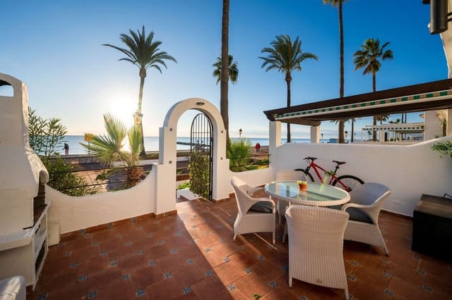2 sovrum Semi-fristående Villa till salu i La Duquesa / Puerto de la Duquesa, Manilva med pool - 569 000 € (Ref: 9862000)