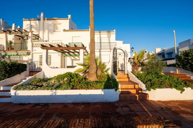 2 sovrum Semi-fristående Villa till salu i La Duquesa / Puerto de la Duquesa, Manilva med pool - 569 000 € (Ref: 9862000)