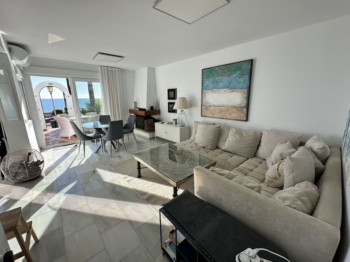 2 soverom Kjedet enebolig til salgs i La Duquesa / Puerto de la Duquesa med svømmebasseng - € 569 000 (Ref: 9862000)