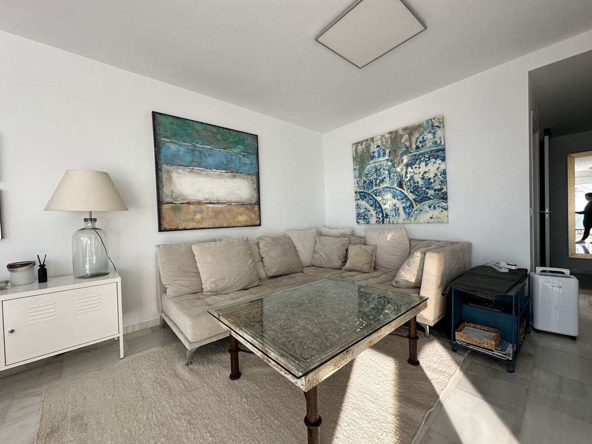2 soverom Kjedet enebolig til salgs i La Duquesa / Puerto de la Duquesa med svømmebasseng - € 569 000 (Ref: 9862000)