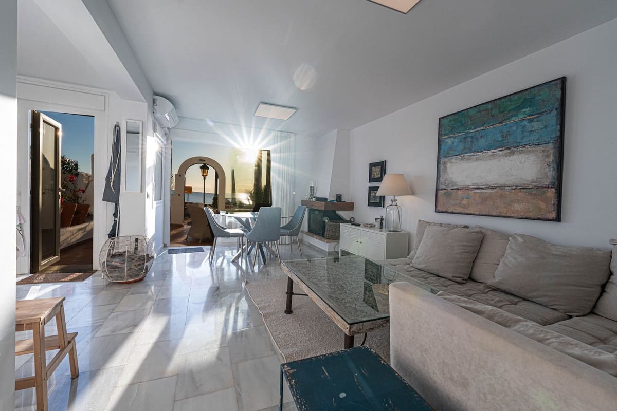 2 soverom Kjedet enebolig til salgs i La Duquesa / Puerto de la Duquesa med svømmebasseng - € 569 000 (Ref: 9862000)