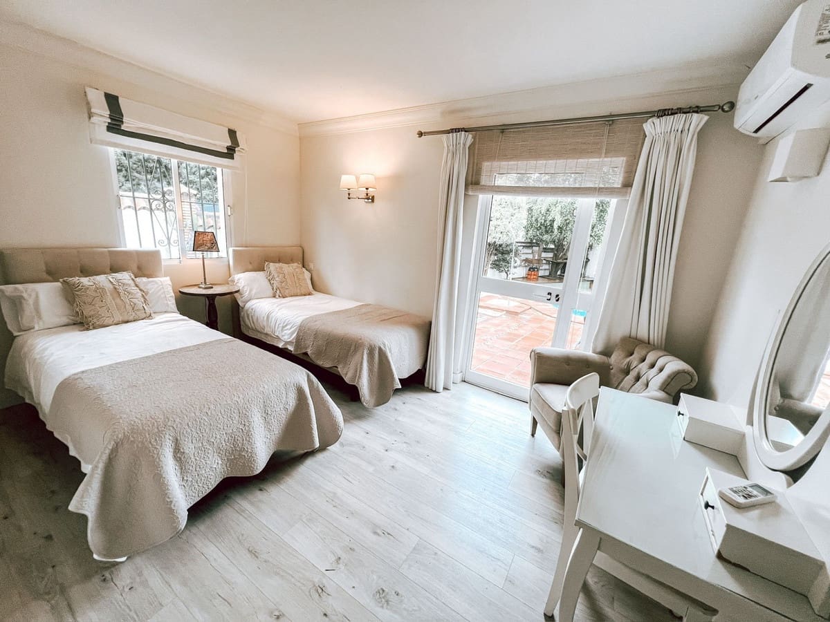 5 chambre Villa/Maison à vendre à Nueva Andalucia avec piscine - 1 600 000 € (Ref: 9862002)