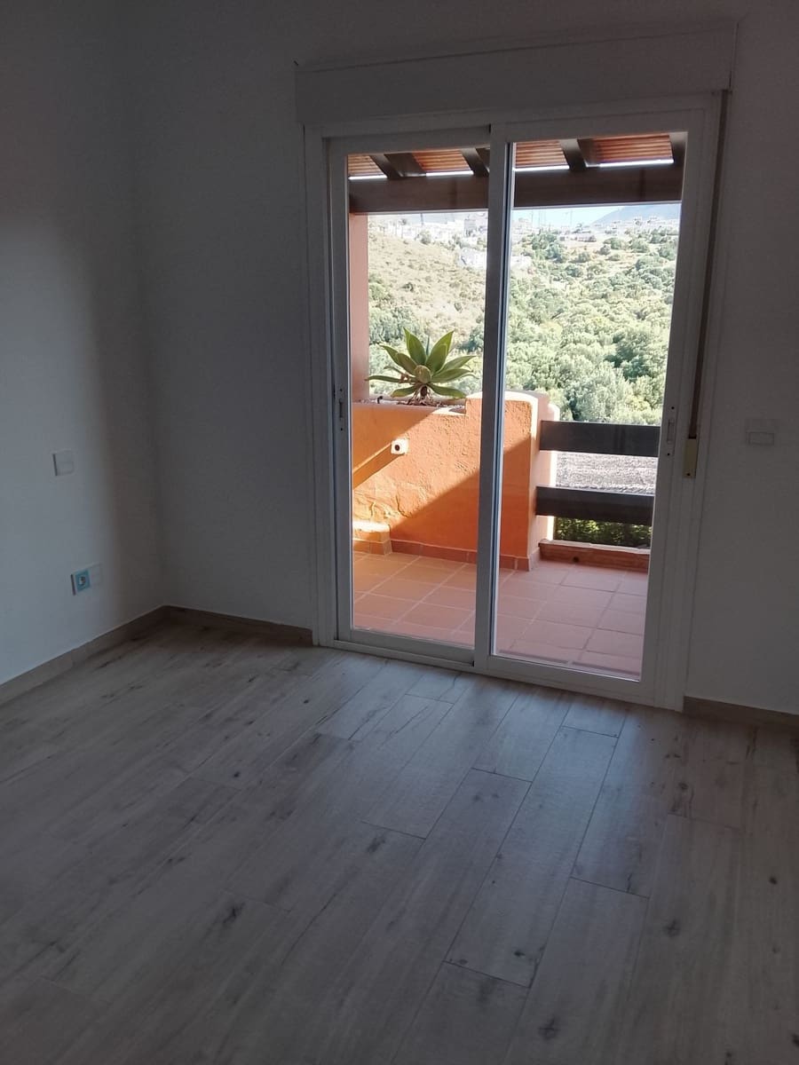 3 sovrum Semi-fristående Villa till salu i Benahavis med pool - 676 000 € (Ref: 9862004)
