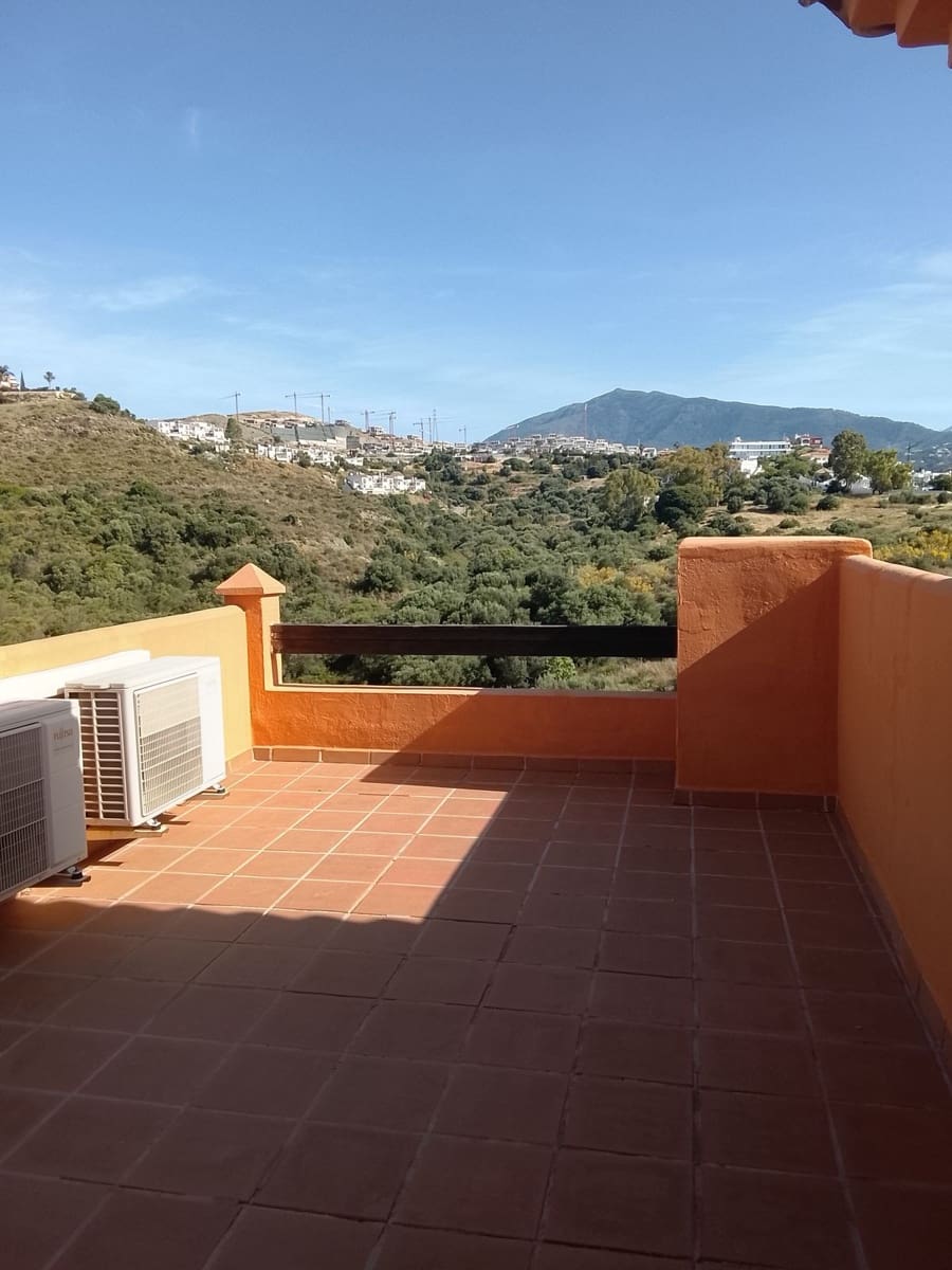 3 sovrum Semi-fristående Villa till salu i Benahavis med pool - 676 000 € (Ref: 9862004)