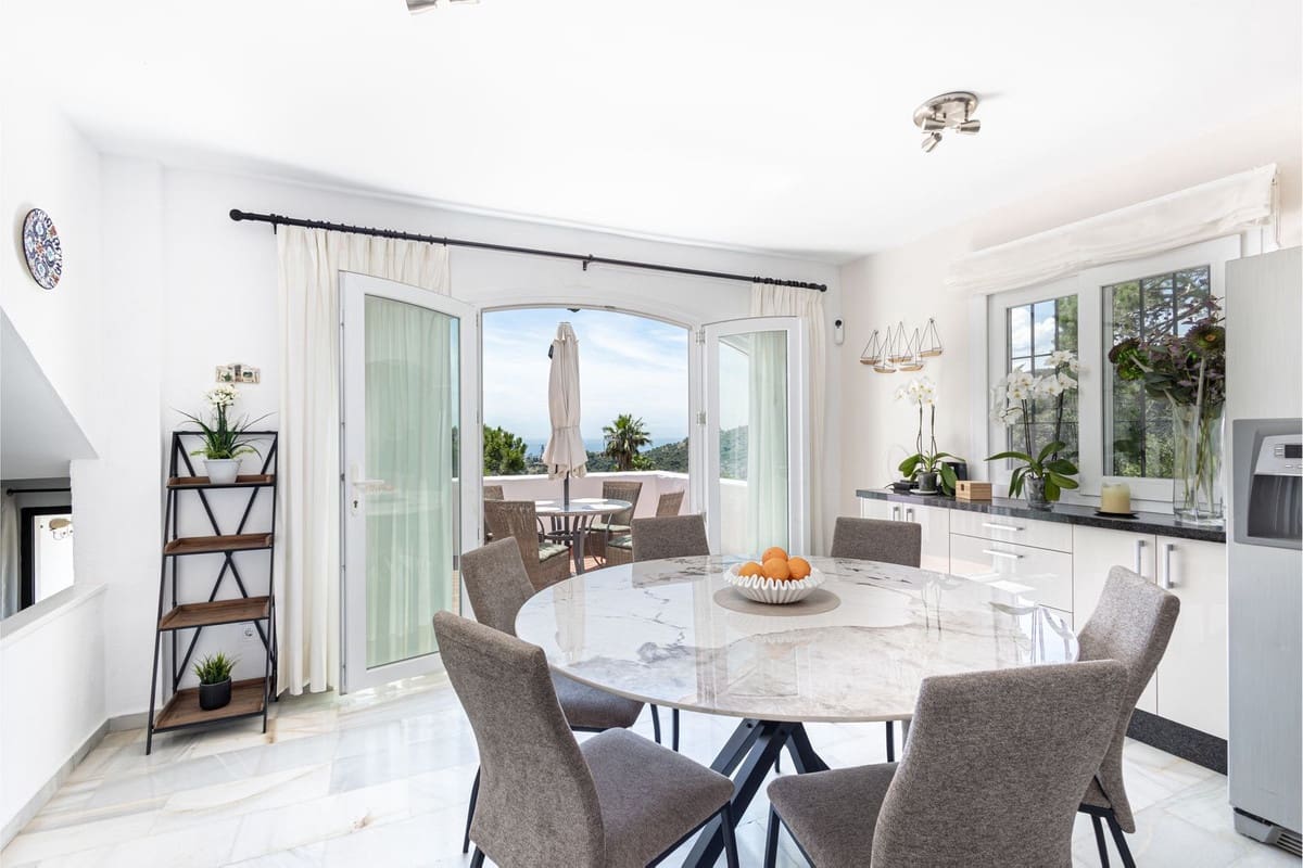 3 soverom Villa til salgs i Estepona med svømmebasseng garasje - € 850 000 (Ref: 9862005)