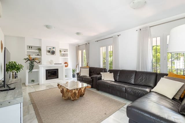 3 soverom Villa til salgs i Centro, Estepona med svømmebasseng garasje - € 850 000 (Ref: 9862005)