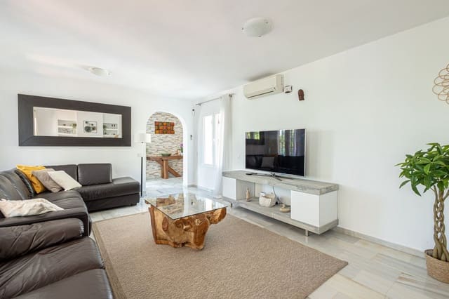 3 soverom Villa til salgs i Centro, Estepona med svømmebasseng garasje - € 850 000 (Ref: 9862005)