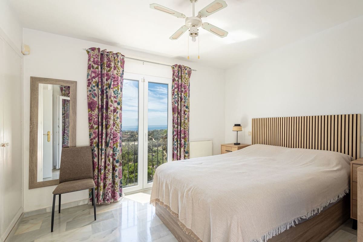 3 soverom Villa til salgs i Estepona med svømmebasseng garasje - € 850 000 (Ref: 9862005)