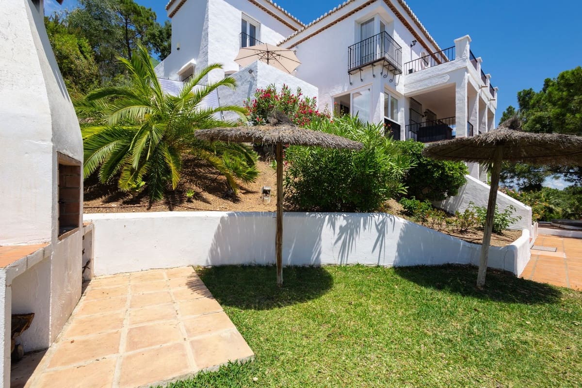 3 soverom Villa til salgs i Estepona med svømmebasseng garasje - € 850 000 (Ref: 9862005)