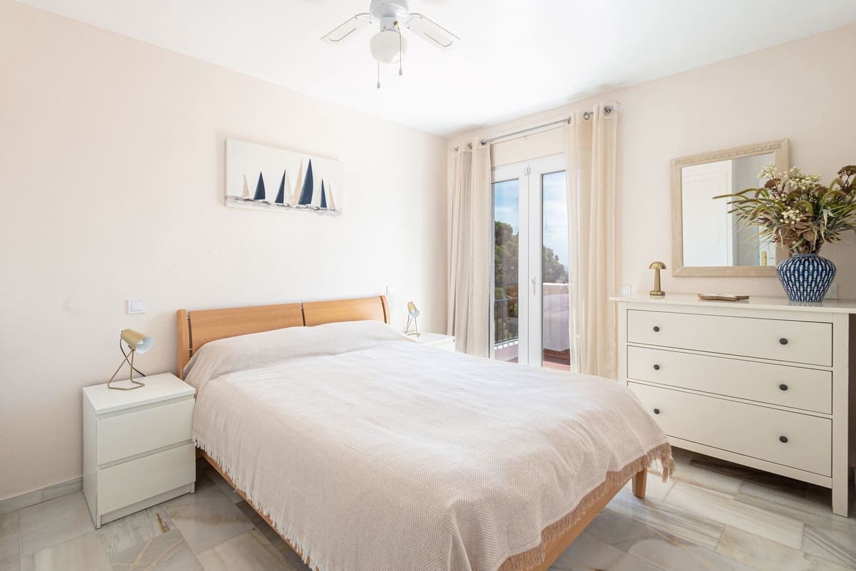 3 soverom Villa til salgs i Estepona med svømmebasseng garasje - € 850 000 (Ref: 9862005)