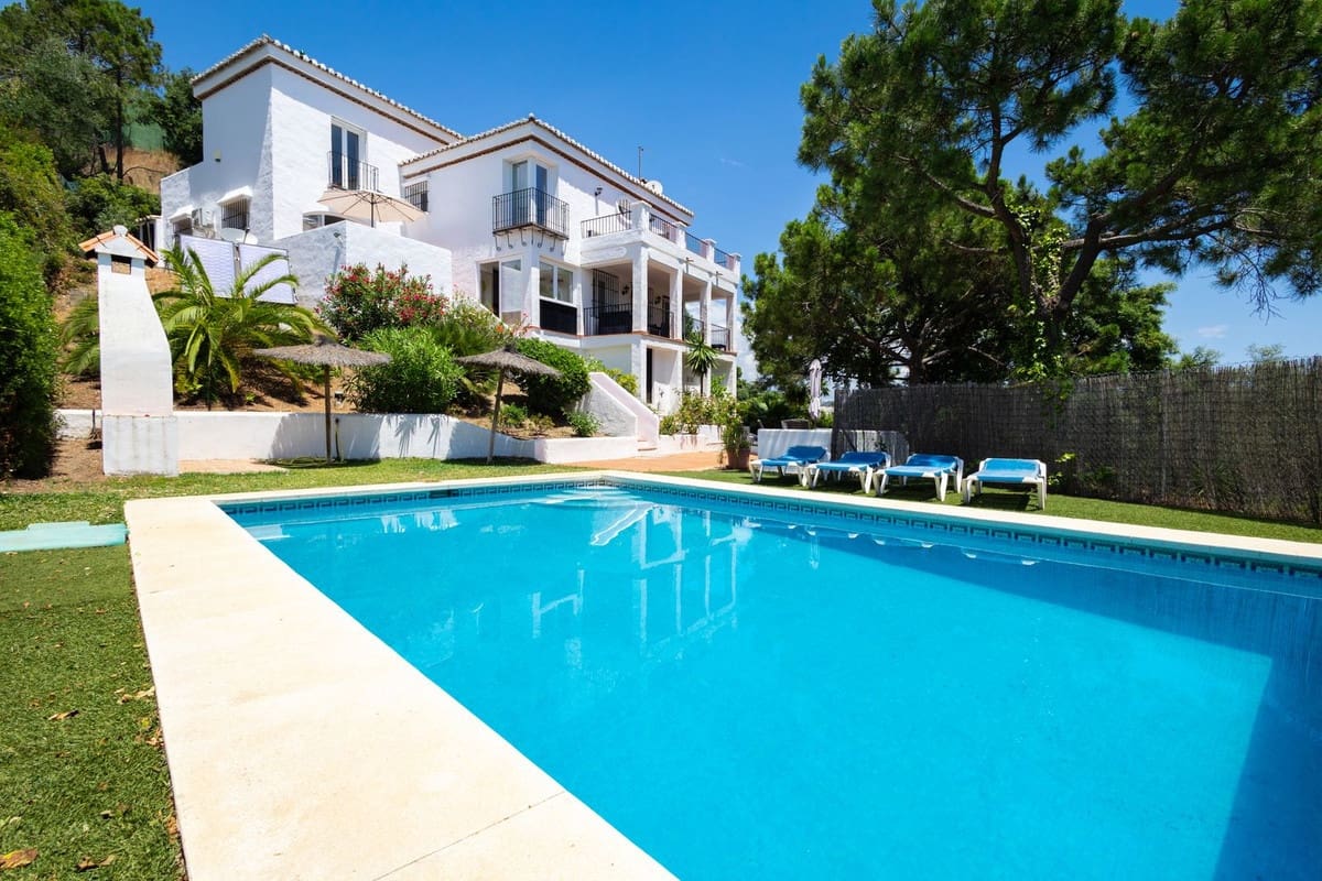 3 soverom Villa til salgs i Estepona med svømmebasseng garasje - € 850 000 (Ref: 9862005)