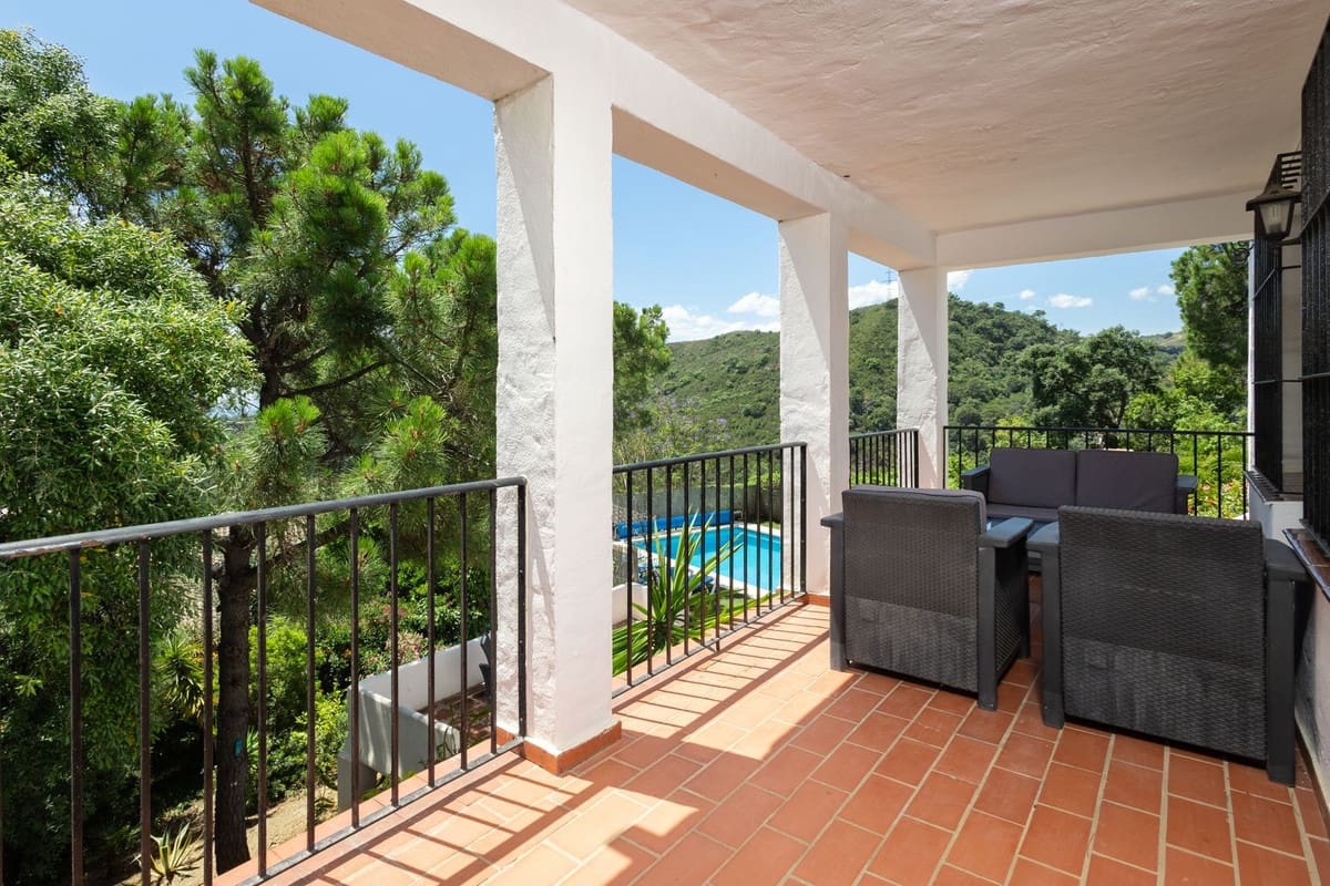 3 soverom Villa til salgs i Estepona med svømmebasseng garasje - € 850 000 (Ref: 9862005)