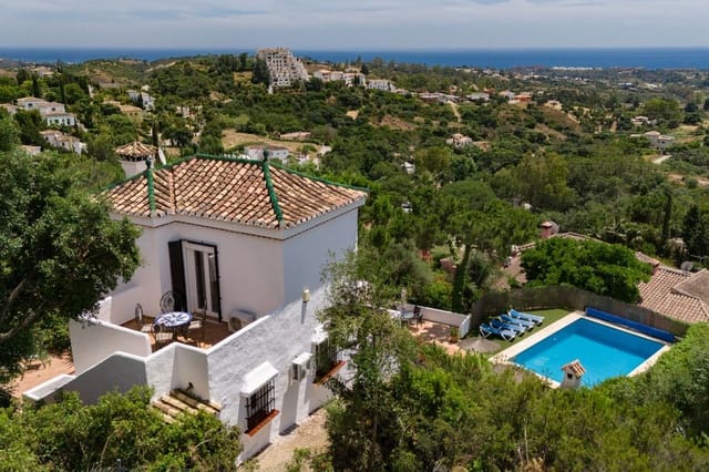 3 soverom Villa til salgs i Centro, Estepona med svømmebasseng garasje - € 850 000 (Ref: 9862005)