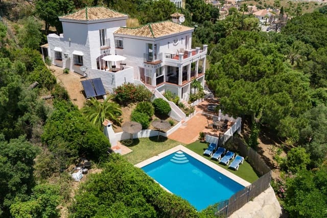 3 soverom Villa til salgs i Centro, Estepona med svømmebasseng garasje - € 850 000 (Ref: 9862005)
