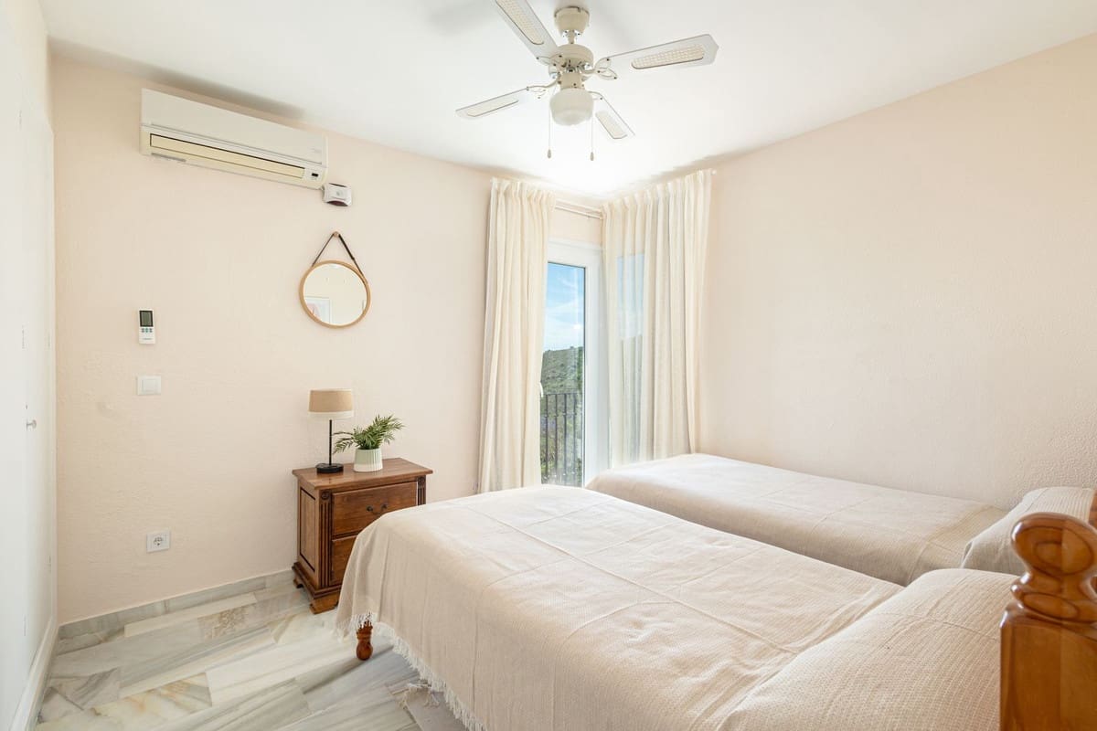 3 soverom Villa til salgs i Estepona med svømmebasseng garasje - € 850 000 (Ref: 9862005)