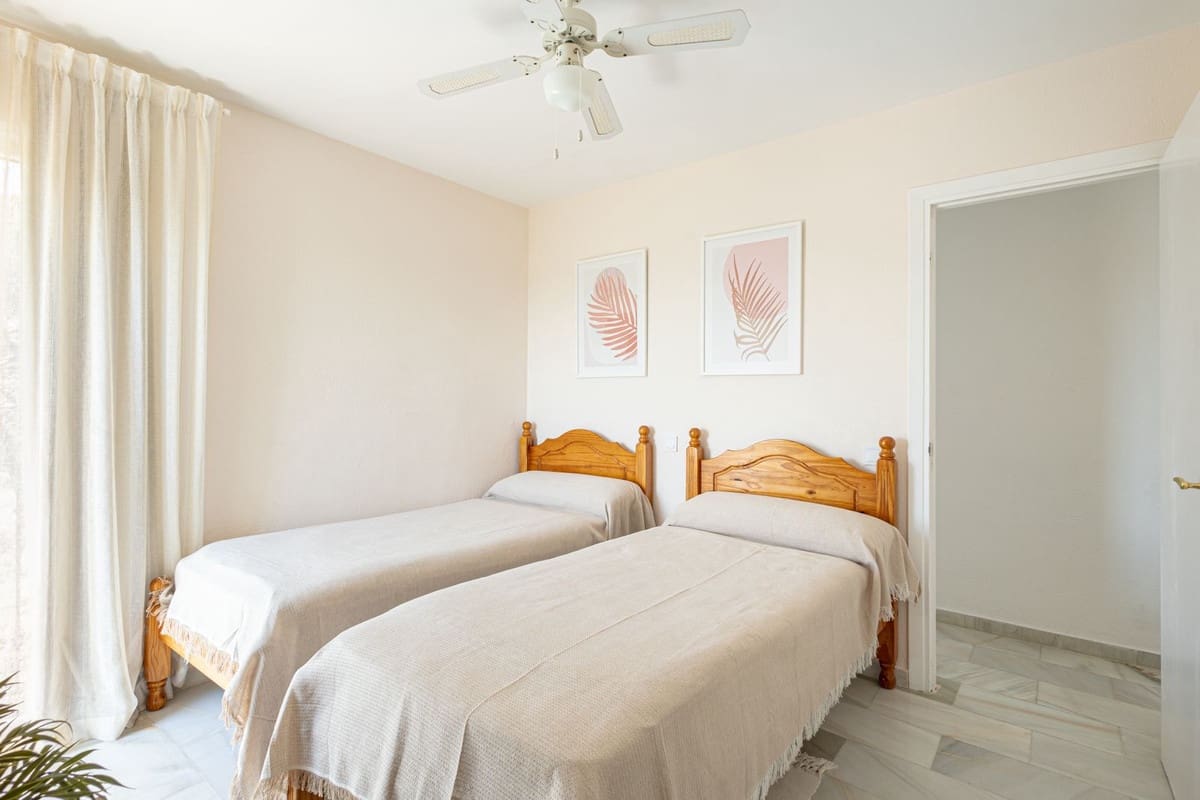3 soverom Villa til salgs i Estepona med svømmebasseng garasje - € 850 000 (Ref: 9862005)