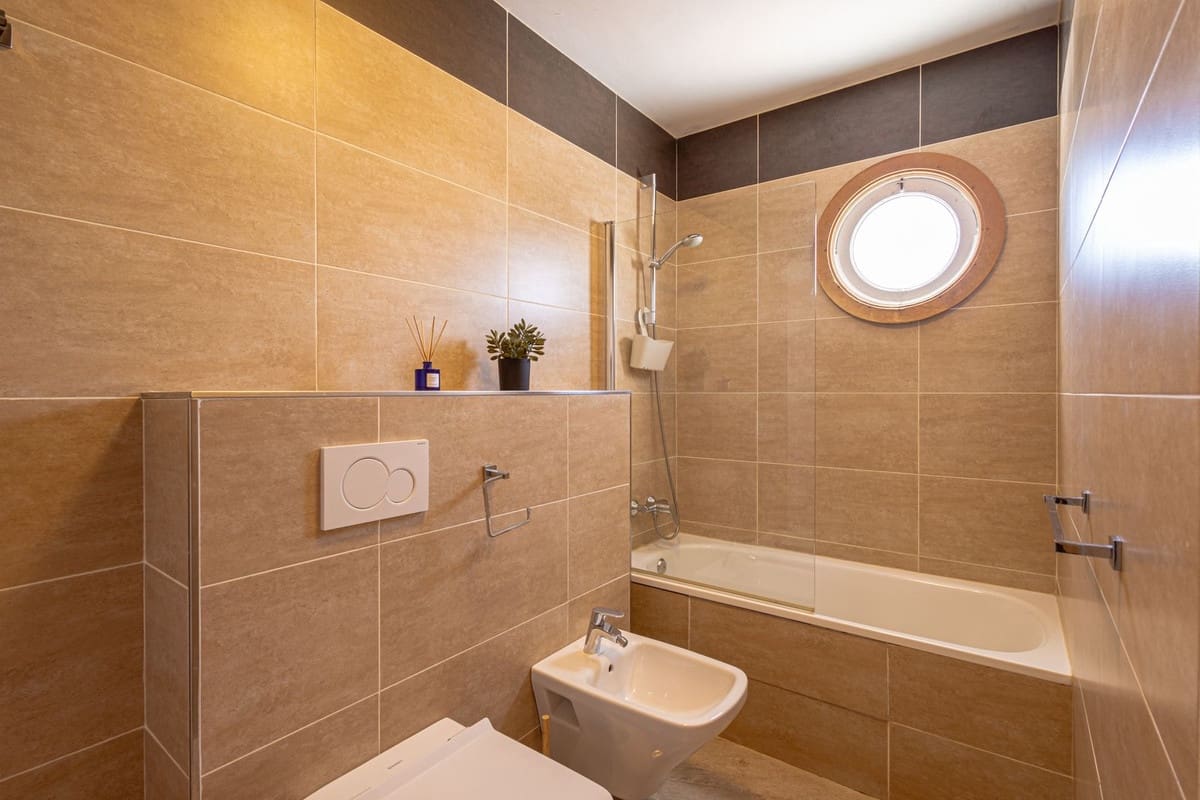 3 soverom Villa til salgs i Estepona med svømmebasseng garasje - € 850 000 (Ref: 9862005)