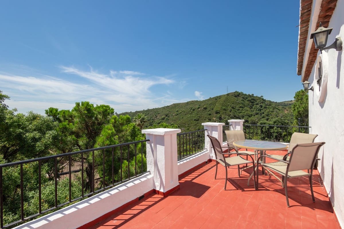 3 soverom Villa til salgs i Estepona med svømmebasseng garasje - € 850 000 (Ref: 9862005)