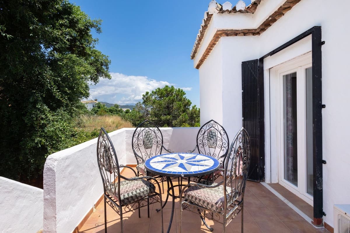 3 soverom Villa til salgs i Estepona med svømmebasseng garasje - € 850 000 (Ref: 9862005)