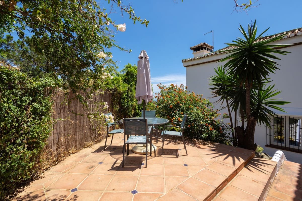 3 soverom Villa til salgs i Estepona med svømmebasseng garasje - € 850 000 (Ref: 9862005)