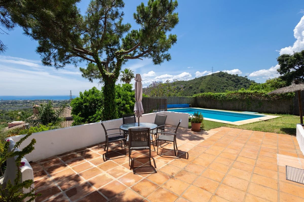 3 soverom Villa til salgs i Estepona med svømmebasseng garasje - € 850 000 (Ref: 9862005)