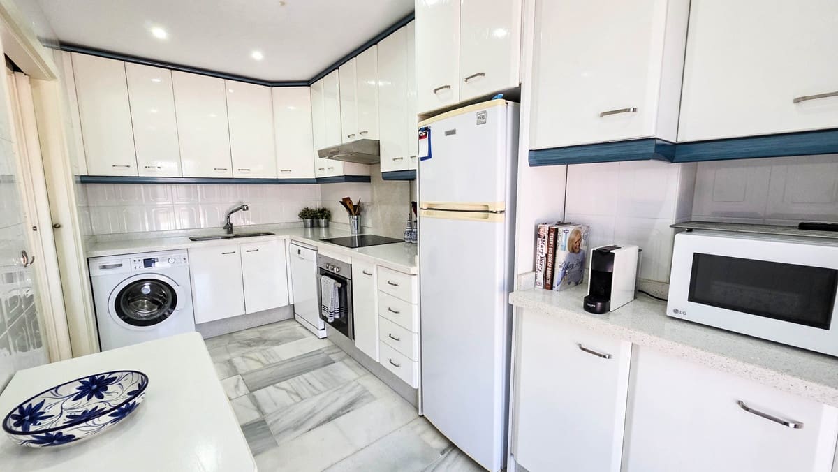 3 sovrum Hus till salu i La Duquesa / Puerto de la Duquesa med pool - 485 000 € (Ref: 9865346)