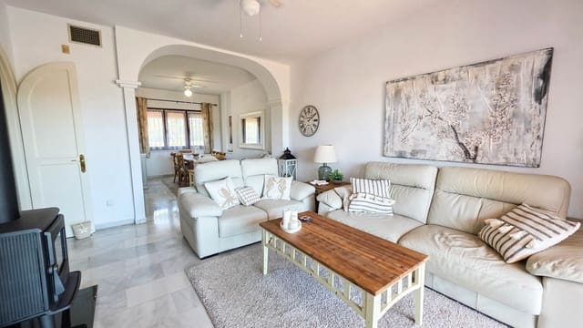 3 sovrum Hus till salu i La Duquesa / Puerto de la Duquesa, Manilva med pool - 485 000 € (Ref: 9865346)