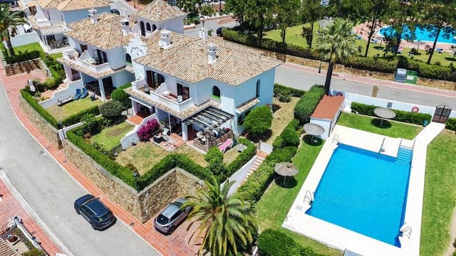 3 sovrum Hus till salu i La Duquesa / Puerto de la Duquesa, Manilva med pool - 485 000 € (Ref: 9865346)