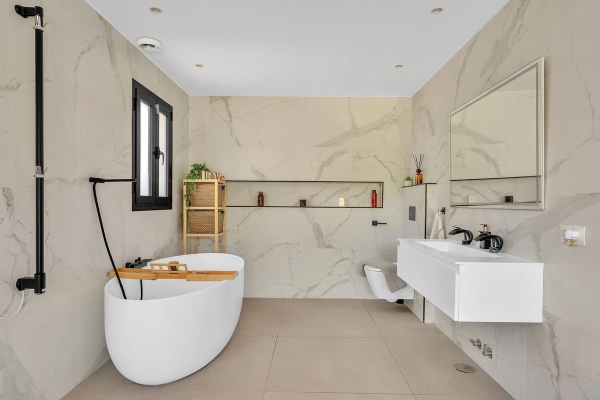 4 bedroom Villa for sale in Guadalmina with pool - € 2,200,000 (Ref: 9865347)