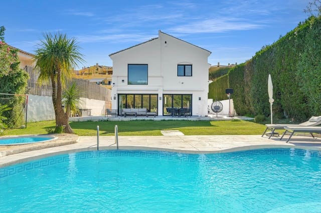 4 bedroom Villa for sale in Guadalmina Alta, Marbella with pool - € 2,200,000 (Ref: 9865347)