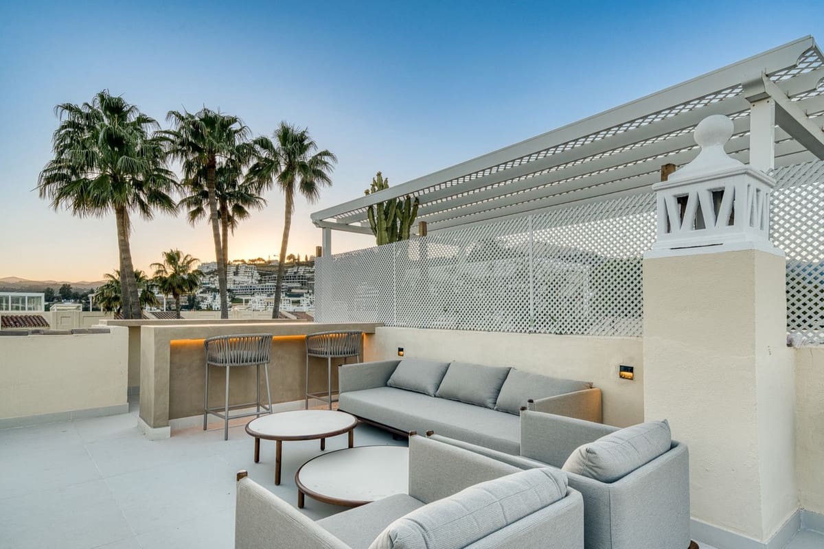 4 soveværelse Byhus til salg i La Quinta - € 1.695.000 (Ref: 9865348)