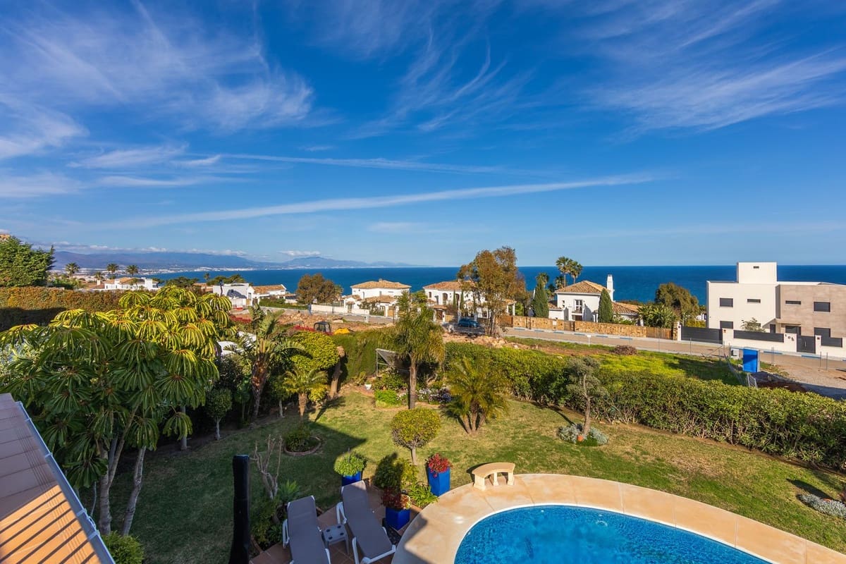 3 makuuhuone Huvila myytävänä paikassa La Duquesa / Puerto de la Duquesa mukana uima-altaan - 875 000 € (Ref: 9865350)