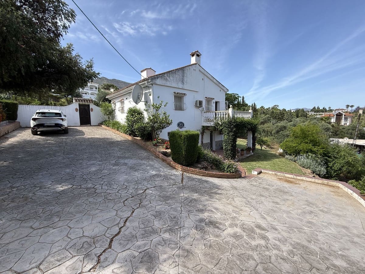 3 bedroom Finca/Country House for sale in Alhaurin el Grande with pool garage - € 549,000 (Ref: 9865352)