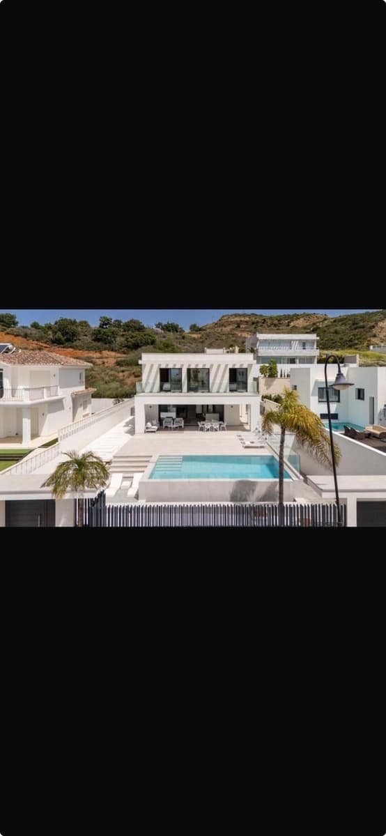 5 bedroom Villa for sale in La Cala de Mijas with pool garage - € 1,795,000 (Ref: 9867111)