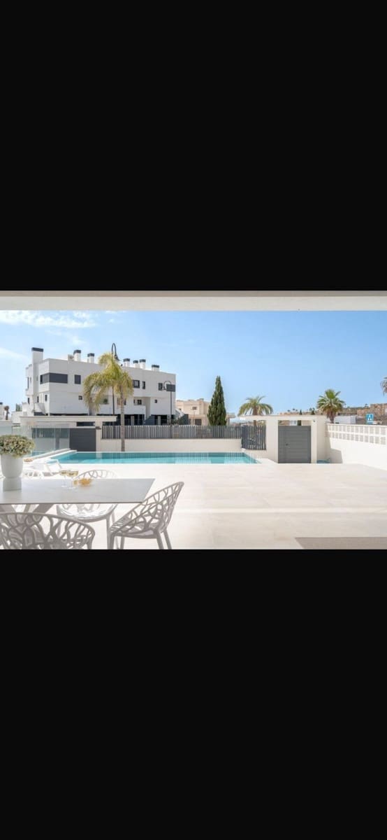 5 bedroom Villa for sale in La Cala de Mijas with pool garage - € 1,795,000 (Ref: 9867111)
