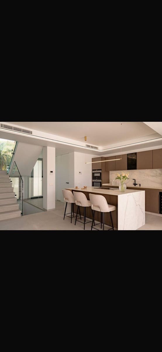 5 bedroom Villa for sale in La Cala de Mijas with pool garage - € 1,795,000 (Ref: 9867111)