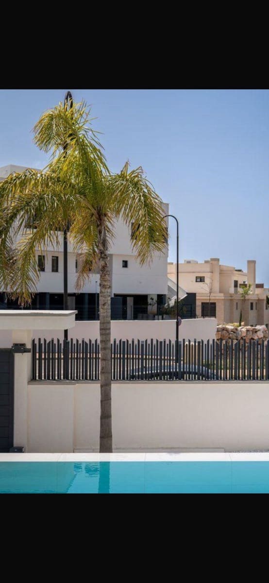 5 bedroom Villa for sale in La Cala de Mijas with pool garage - € 1,795,000 (Ref: 9867111)