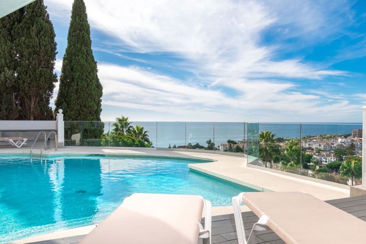 5 soverom Villa til salgs i Riviera del Sol med svømmebasseng garasje - € 1 650 000 (Ref: 9867112)
