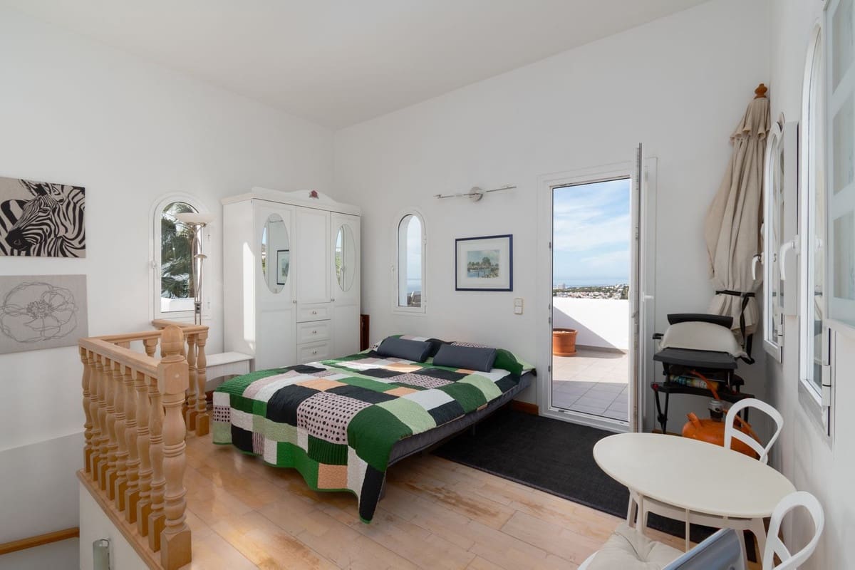 5 soverom Villa til salgs i Riviera del Sol med svømmebasseng garasje - € 1 650 000 (Ref: 9867112)