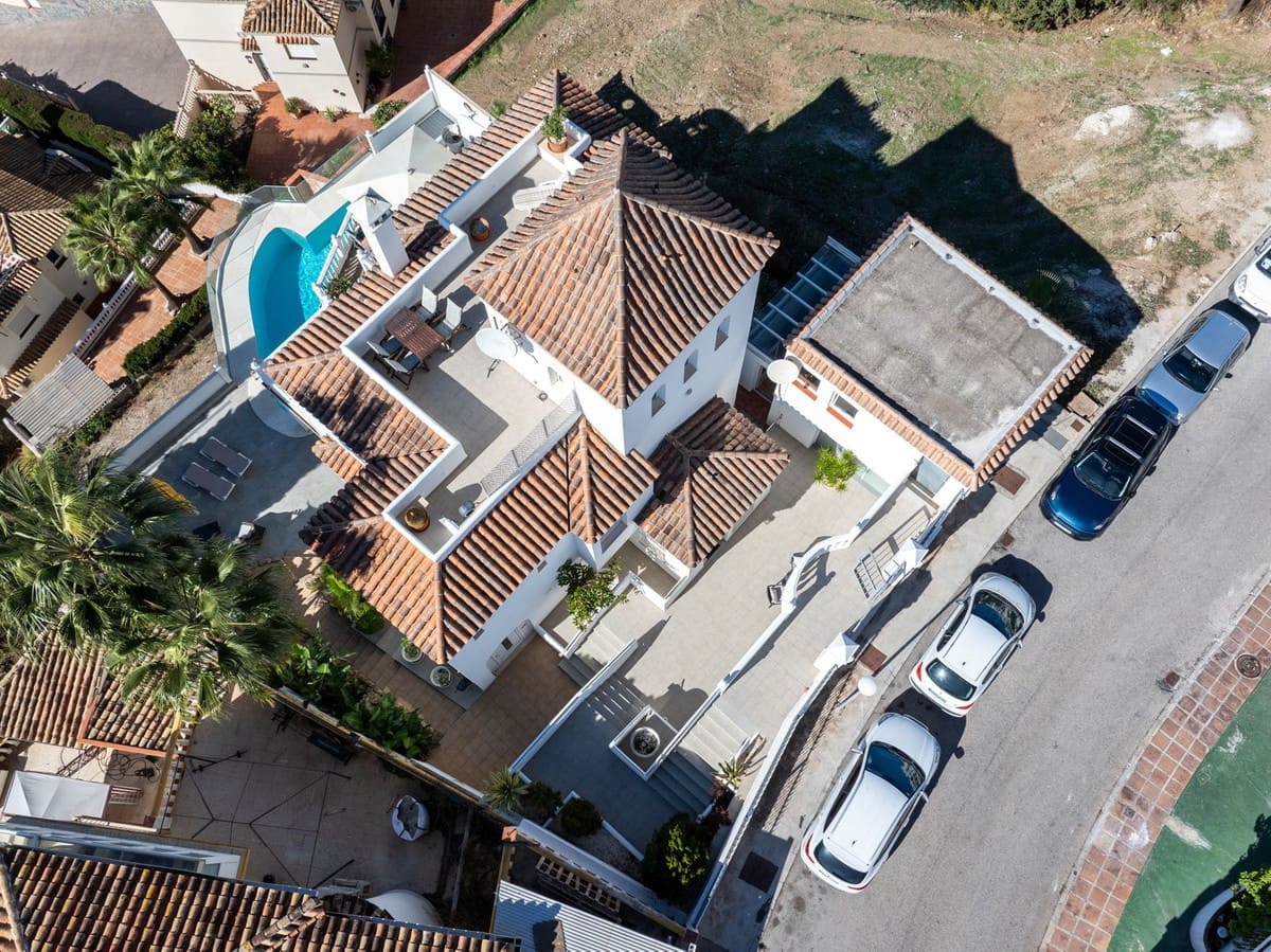 5 soverom Villa til salgs i Riviera del Sol med svømmebasseng garasje - € 1 650 000 (Ref: 9867112)
